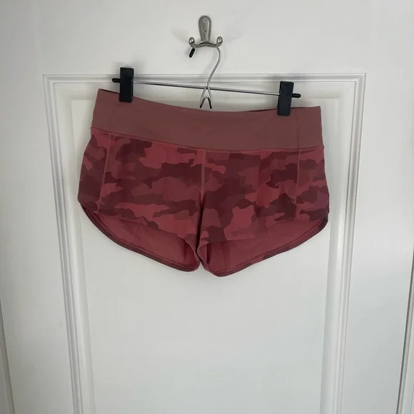 Lululemon Speed Up Low-Rise Short 2.5", Size 6, Camo Brier Rose / Spiced Chai - Picture 5 of 9